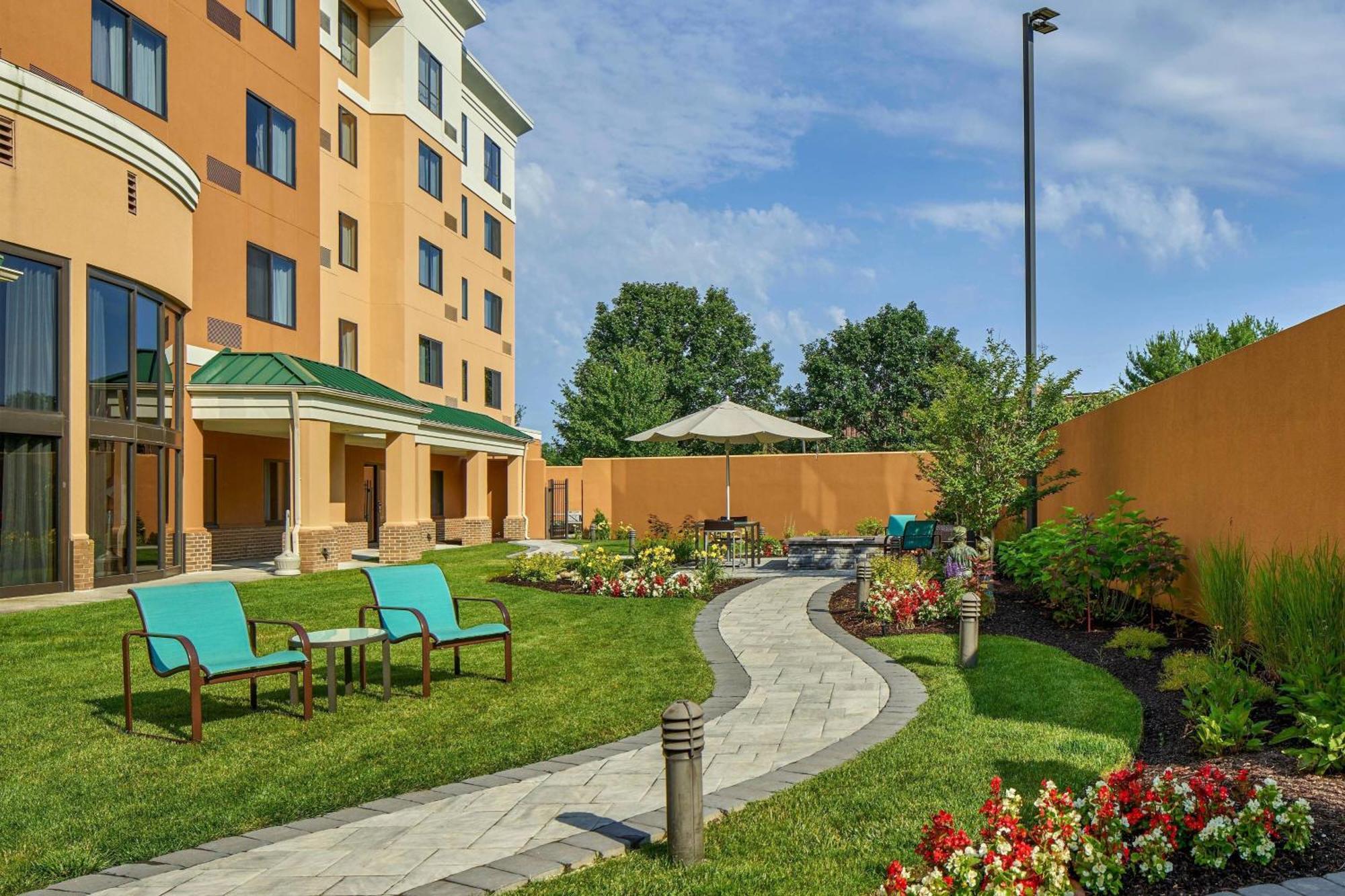 Отель Courtyard Philadelphia/Лангхорн Экстерьер фото