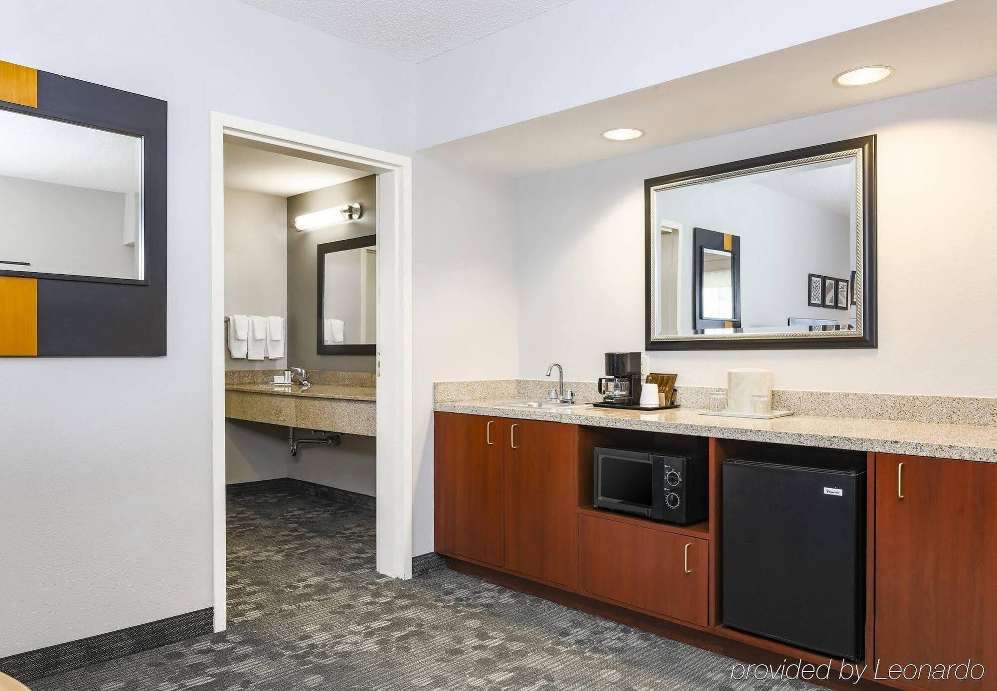Отель Courtyard Philadelphia/Лангхорн Экстерьер фото